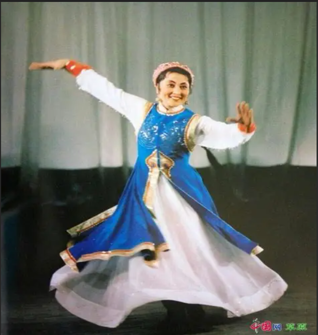 斯琴塔日哈演出照2