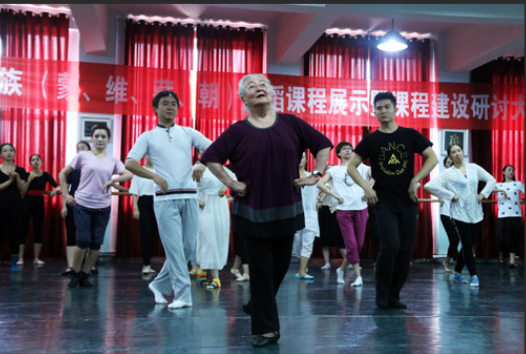 斯琴塔日哈演出照3