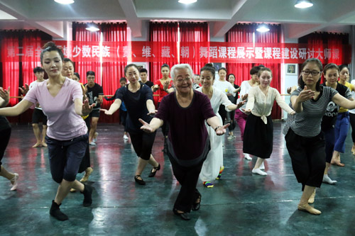 斯琴塔日哈演出照4